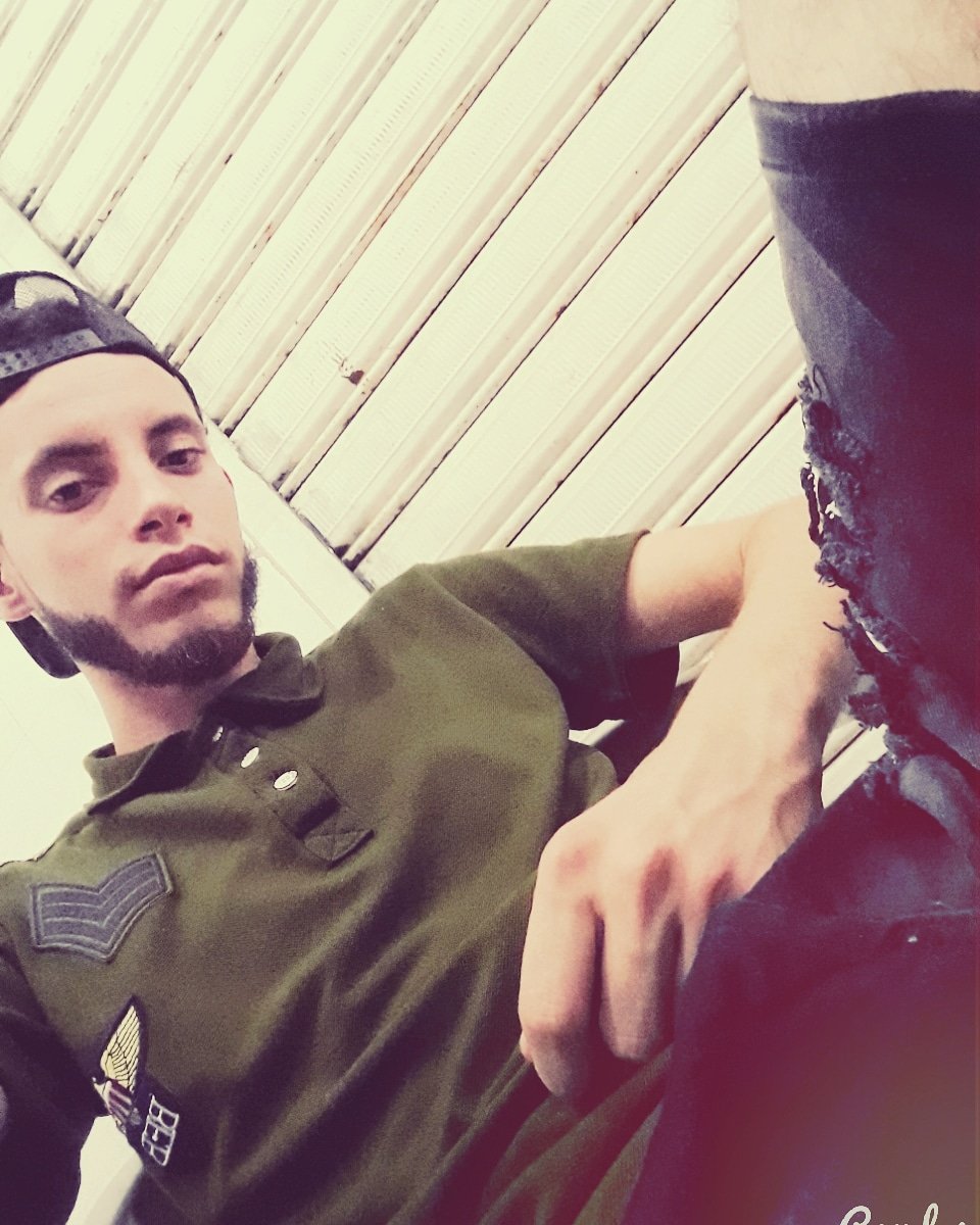 y1HygqeffCw3SC2's tweet image. نعيشو الفقرلاكن منجوعوش 
الدم سخون لاكن منظلموش 
نعيشو رجال والرجال في بلادي ميعيشوش ...وااااعرا حياتنا 
...رمضان مبروك غوالي /::B