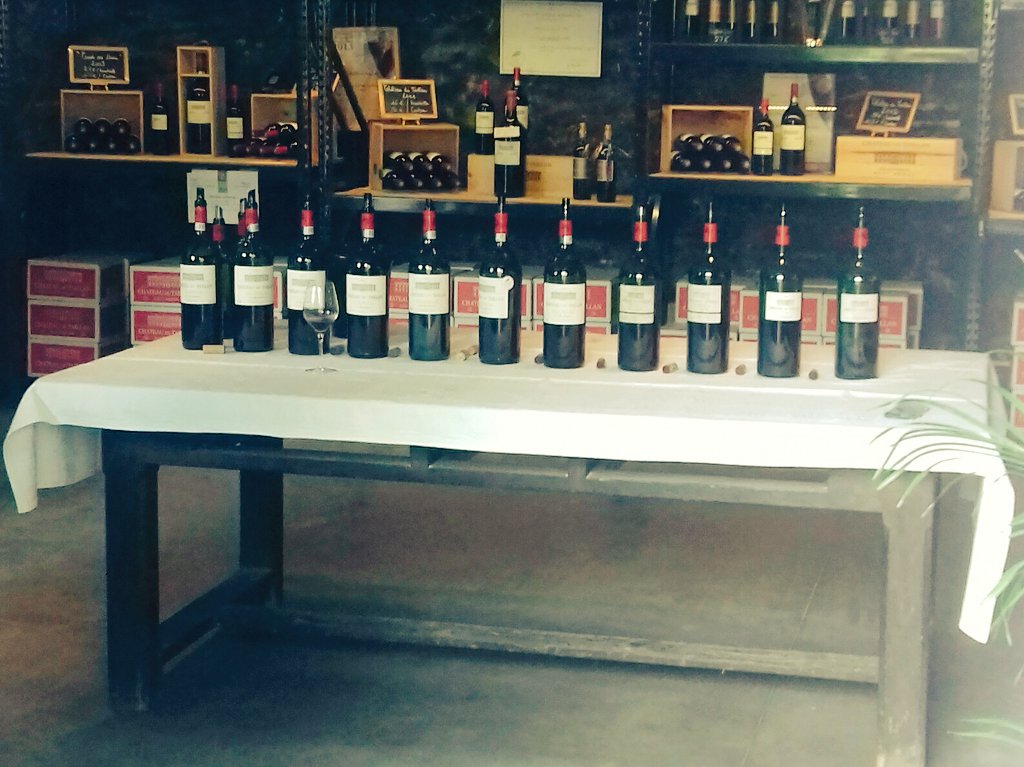 DuffauJosephine's tweet photo. Hier soir au @ChtDuTaillan #degustation verticale: Décennie des #millésimes #2005 à #2015 en format double magnum...Très belle évolution des vins et mention spéciale pour 2008, 2009, 2012, 2014, et du 2016 présenté en fin...
@CrusBourgeois #wine #WineTasting #merlot #winelover https://t.co/JDubPKFg97