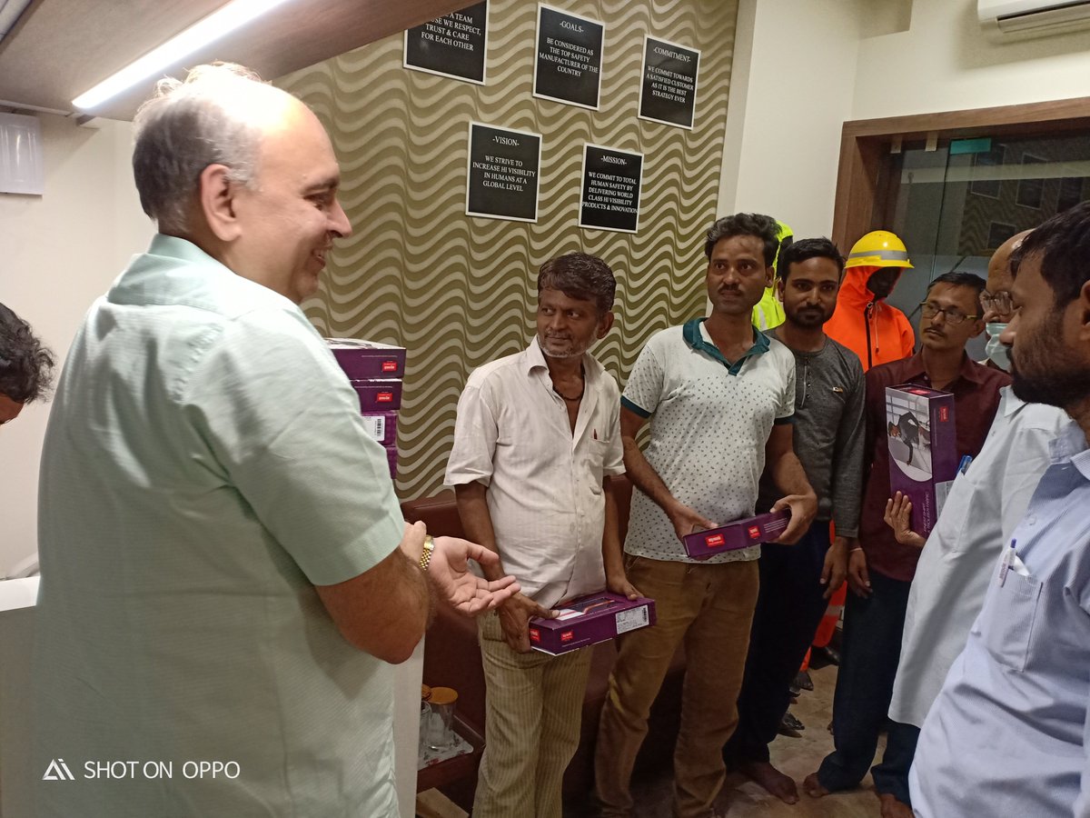 Reflecto_Safe's tweet photo. We at #ReflectoSafe distributed gifts to all our hard working staff workers for the coming #EID2018. https://t.co/SvvhFUhjZd