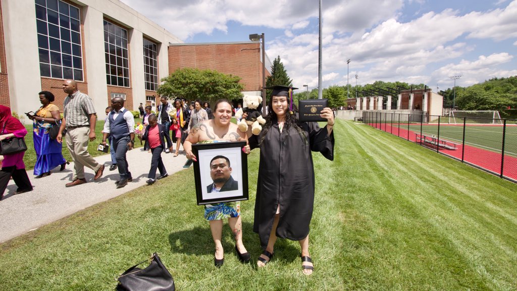 fatheadlala's tweet photo. I am my fathers keeperπ¨βπ§Wish you was here, but I know your always here in my heart and as the last piece of you, I will honor everyday that I live as my last just like you would! I LOVE YOU DADDY, I DID IT! Better now than never, CLASS OF 2018ππ½ #E4Daddy ππππ¨βπ§π¨βπ©βπ§ https://t.co/NBsXUxR1Qk