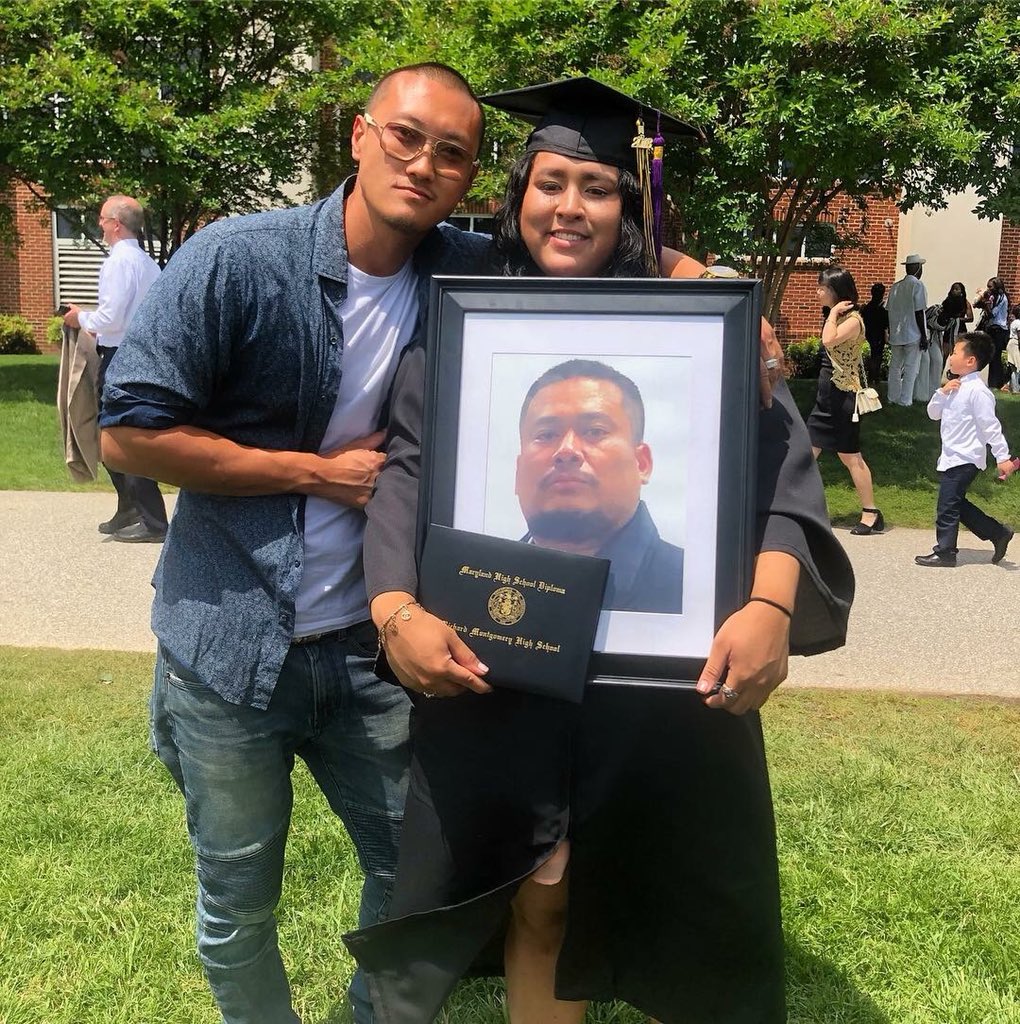 fatheadlala's tweet photo. I am my fathers keeperπ¨βπ§Wish you was here, but I know your always here in my heart and as the last piece of you, I will honor everyday that I live as my last just like you would! I LOVE YOU DADDY, I DID IT! Better now than never, CLASS OF 2018ππ½ #E4Daddy ππππ¨βπ§π¨βπ©βπ§ https://t.co/NBsXUxR1Qk