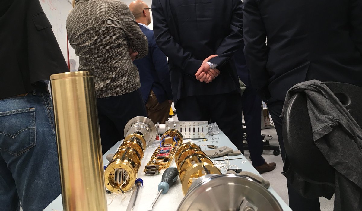bec_rey's tweet photo. Not entirely sure what this impressive @SydneyNano equipment does, but look how shiny โจ #commsproblems https://t.co/WtmsdEArrR
