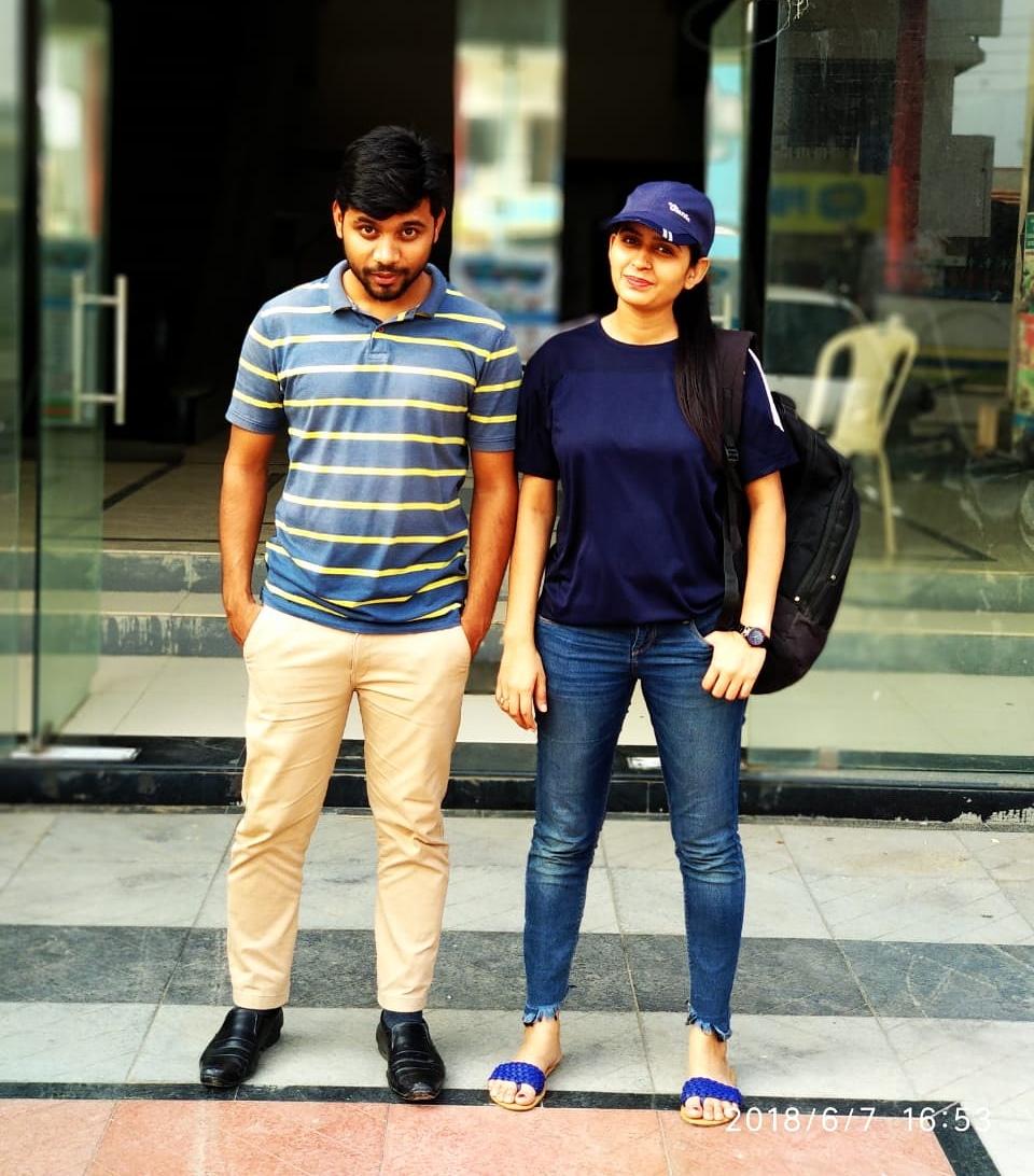 shwetaredfm's tweet photo. Meet my Partner in Crime!💁Forever and Always😎
#RjShweta
#radiowriter
#Potd
#happyme
#friday
#officeoffice💼 #FridayFeeIing
#FridayReads #FridayMotivation https://t.co/sLILC5v7Xv