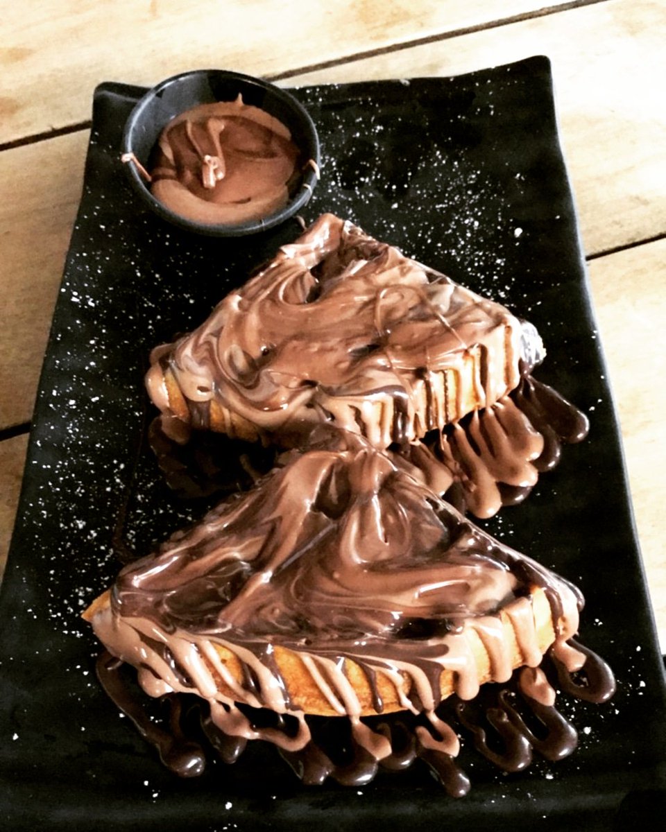feelingfamished's tweet photo. Sweet start of the weekend
Friyay already!!
.
Check out the full review on on our latest blog Sweet course!
.
#feelingfamished #teavillacafe #waffle #wafflehouse #chocolate #nuttella #loveforchocolate #instafood #nuttellawaffle #choclatefactory #foodlove #instafoodie #wafflelove https://t.co/7SnnFkPjJl