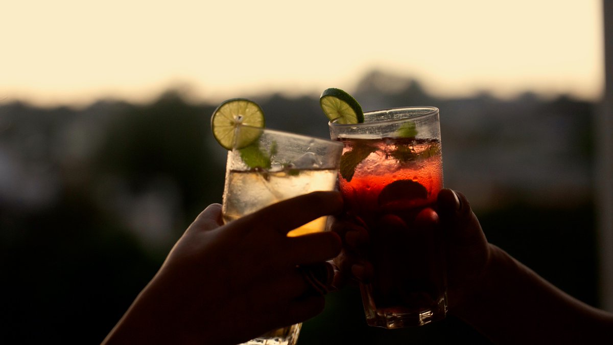 TeaboxTea's tweet photo. Don't live for the weekends. But be sure to enjoy them as much as you possibly can! #HappyFriday #HappySipping #OnlyFreshTea https://t.co/xPTNPt1z3l