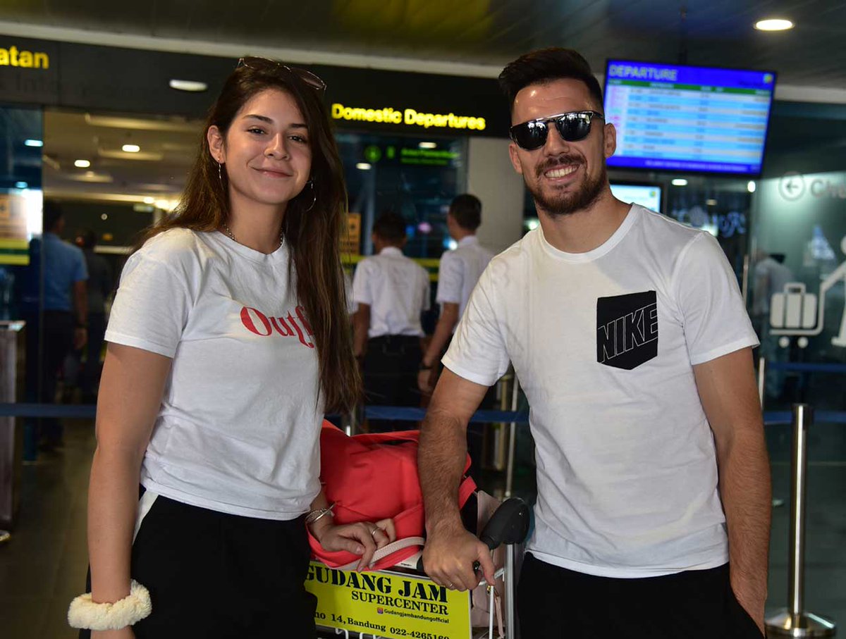 Bauman Ajak Istri Berlibur ke Bali

persib.co.id/berita/berita-…