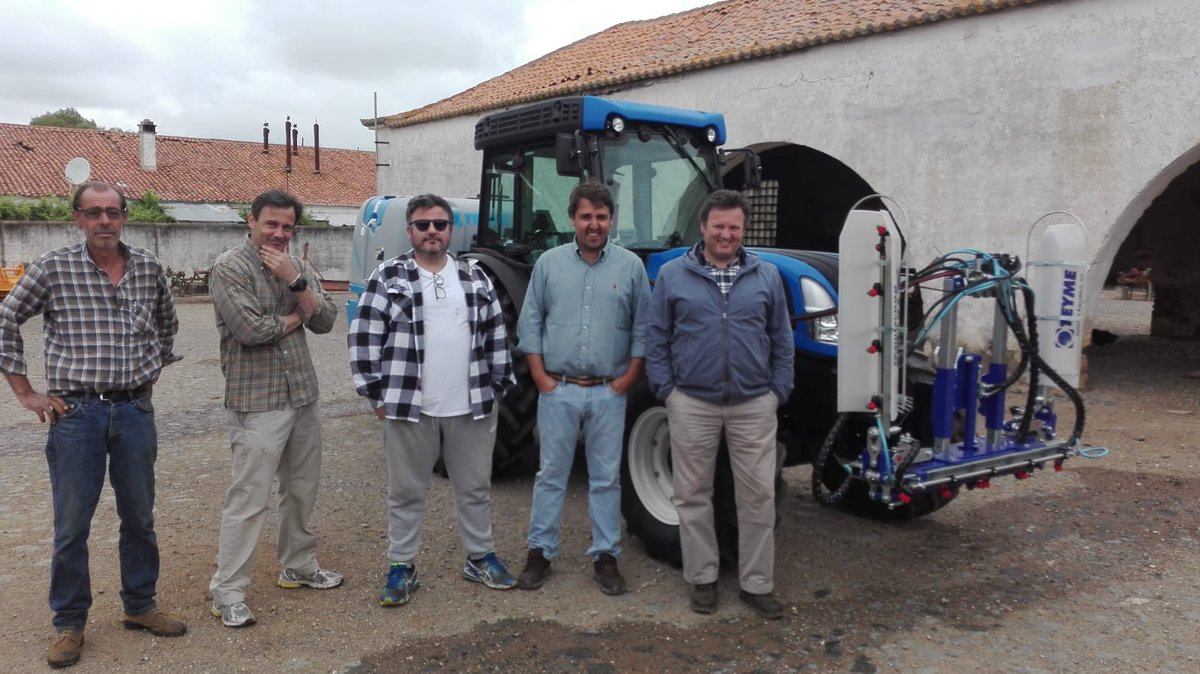 teyme_agritech's tweet image. Entrega de Barras Interfilas de la mano de nuestro distribuidor Fialho Correia e Lampreia en Beja, Portugal 🇵🇹 ¡Disponemos de más de 15 modelos de barras! 🔝 #herbicidas #smartspraying #teyme
