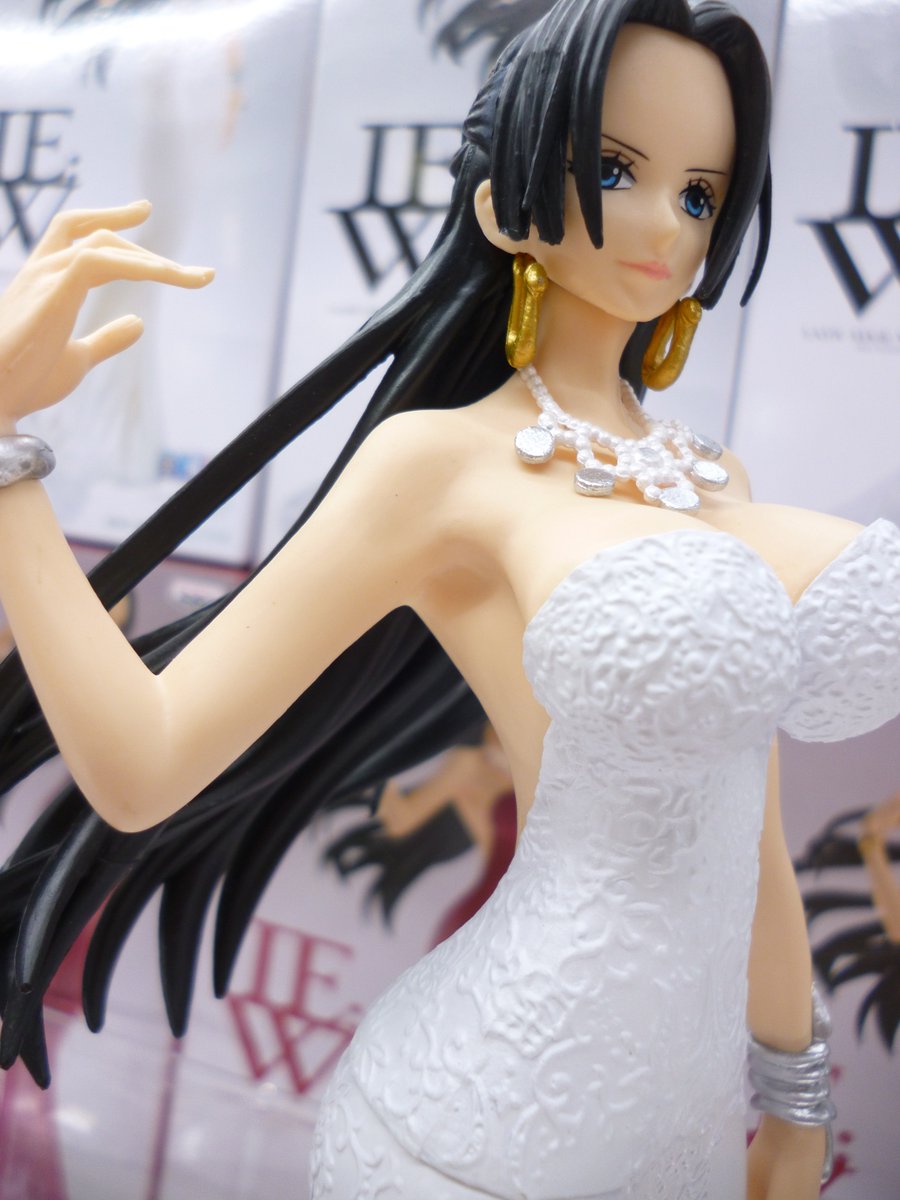 Tac Koriyama A Twitteren クレーンゲーム ワンピースlady Edge Wedding ボア ハンコック 入荷しました ウェディングドレス姿のハンコックさん お美しいです 足元がクリアパーツになっていて後姿も美麗です 赤ドレスは数量限定なのでお早めにｇｅｔし