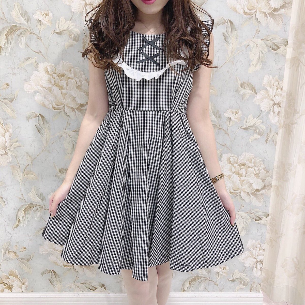 Evelyn Evelyn 近鉄パッセ Coordinate 胸元のフリルとリボンがlovelyな Onepiece 夏にぴったりなギンガムチェックで テーマパークやコンサートの Twis Codeにいかがでしょうか 色違いで着るのも可愛いので おすすめです Op 7 900 Tax