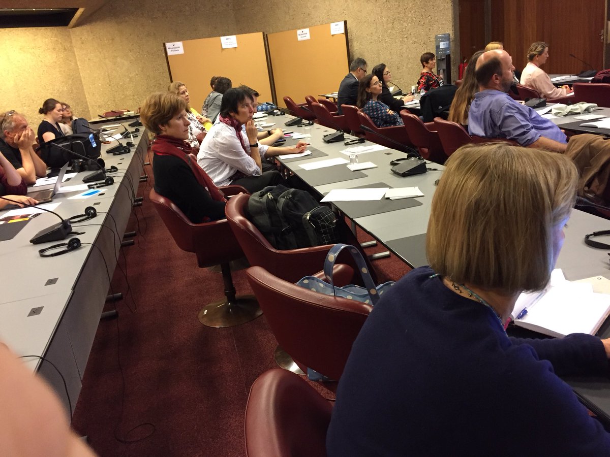 Nice to see such a full room inthis session about visitor research #room04 #Ecsite2018