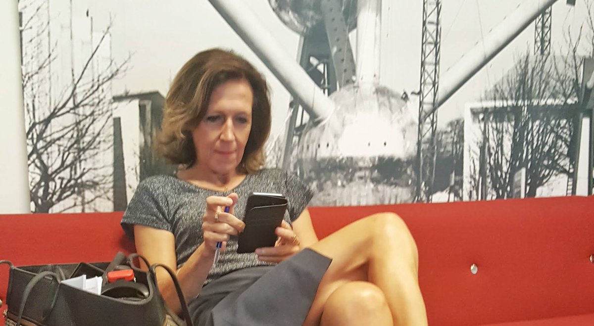 Zometeen is Annemie voor één keer zélf te gast in de lààtste, de àllerlaatste Bende van Annemie. #tochwatzenuwachtig

Aan alle luisteraars: laat jullie reacties maar komen! We geven er graag zoveel mogelijk mee tijdens de uitzending. #debende #delaatstebende