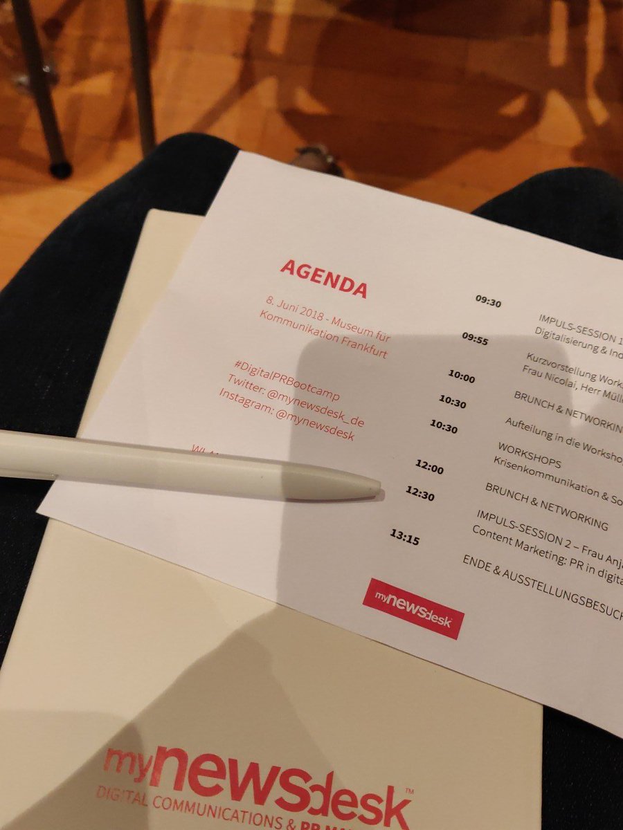 sheworksinpr's tweet photo. Ich bin immer begeistert, wenn ich Notizbücher bekomme. Und aufs Programm freue ich mich auch. #DigitalPRBootcamp @mynewsdesk_de https://t.co/BRyh8iciV0