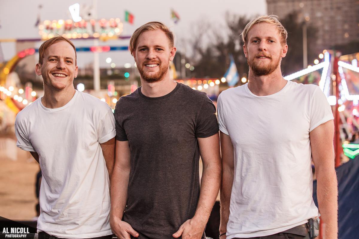 After breaking our hearts last week, <a href="/GangsOfBallet/">Gangs of Ballet</a> just dropped a new single. Listen to 'Black And White' featuring <a href="/JackParow/">Jack Parow</a> here: elbroide.com/2018/06/08/gan…