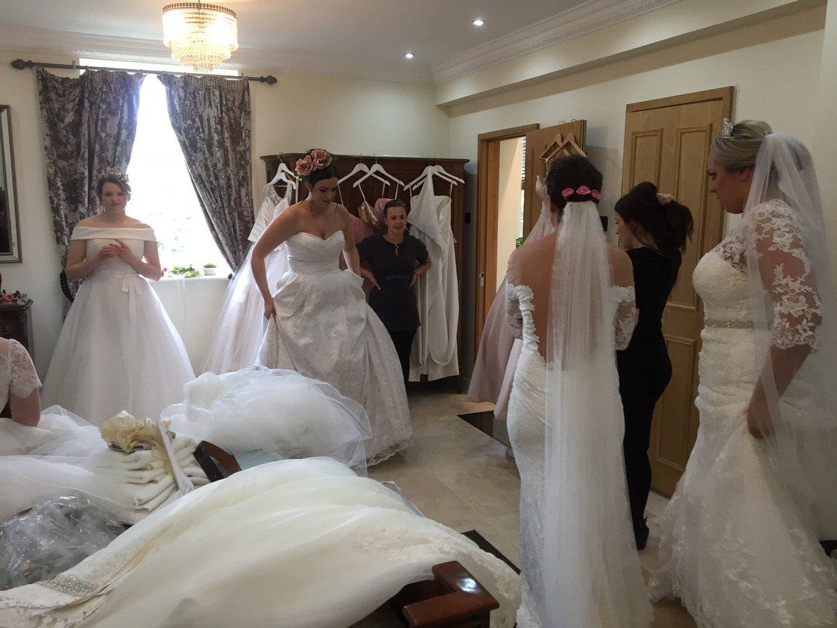 The Bridal Suite ✨ looking forward meeting new my brides to be next week! Taking bookings for 2018 (limited spaces) and 2019! BTS for the amazing <a href="/cherishedwed/">Cherished Wedding</a> shoot at <a href="/SwancarFarm/">Swancar Farm</a>