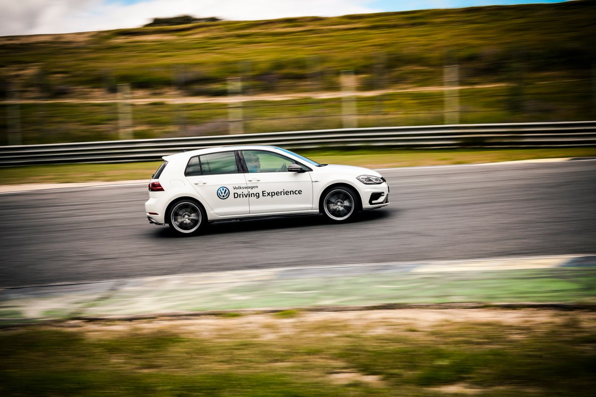 Hay un circuito fuera del circuito. Revive los mejores momentos del #VWRaceTour al completo; paddock, circuito y offroad en el <a href="/circuito_Jarama/">Circuito de Madrid Jarama - RACE</a>. Descubre los próximos #VWRaceTour aquí: 
bit.ly/2szGlvS #VWDrivingExperience  #Volkswagen