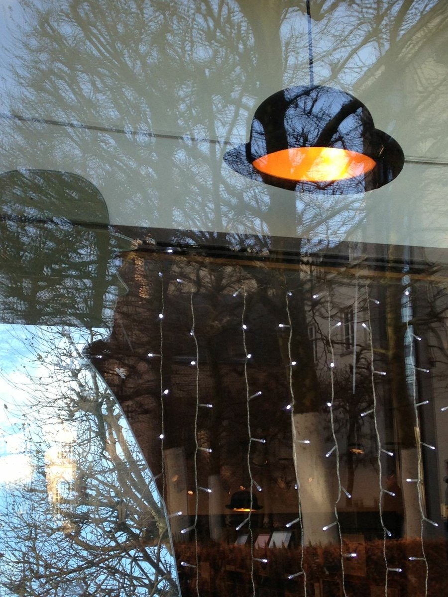 Il vero luogo natio è quello dove per la prima volta si è posato uno sguardo consapevole su sè stessi: la mia prima patria sono stati i libri

Marguerite Yourcenar 

#NatiOggi 

#8Giugno

Musée Magritte Bruxelles 

<a href="/Robinson_Rep/">Robinson di Repubblica</a> <a href="/angeloaquaro/">Angelo Aquaro</a> <a href="/valentina_finn/">Vale</a> <a href="/LorenzinaMoro/">Lorenzina Moro</a>