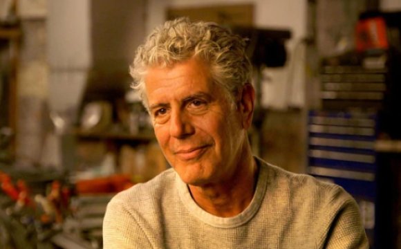 play_fm's tweet photo. Muere el reconocido chef Anthony Bourdain a los 61 años https://t.co/g4nruKdl0P https://t.co/9SEgJTzlu2