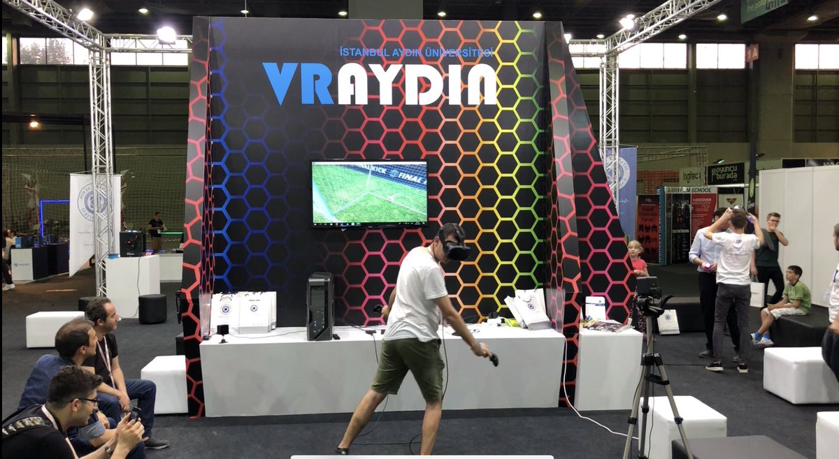 yenimedyalab's tweet photo. Retweeted Deniz Yengin (@YenginDeniz):

#CNRGamesWeek @IAUKampus standına ziyaretçileri VR deneyimine bekliyoruz.. #iauyenimedya #iaukampus #VRAYDIN #VRlab @drmaydin https://t.co/5nFE6G16Pt
