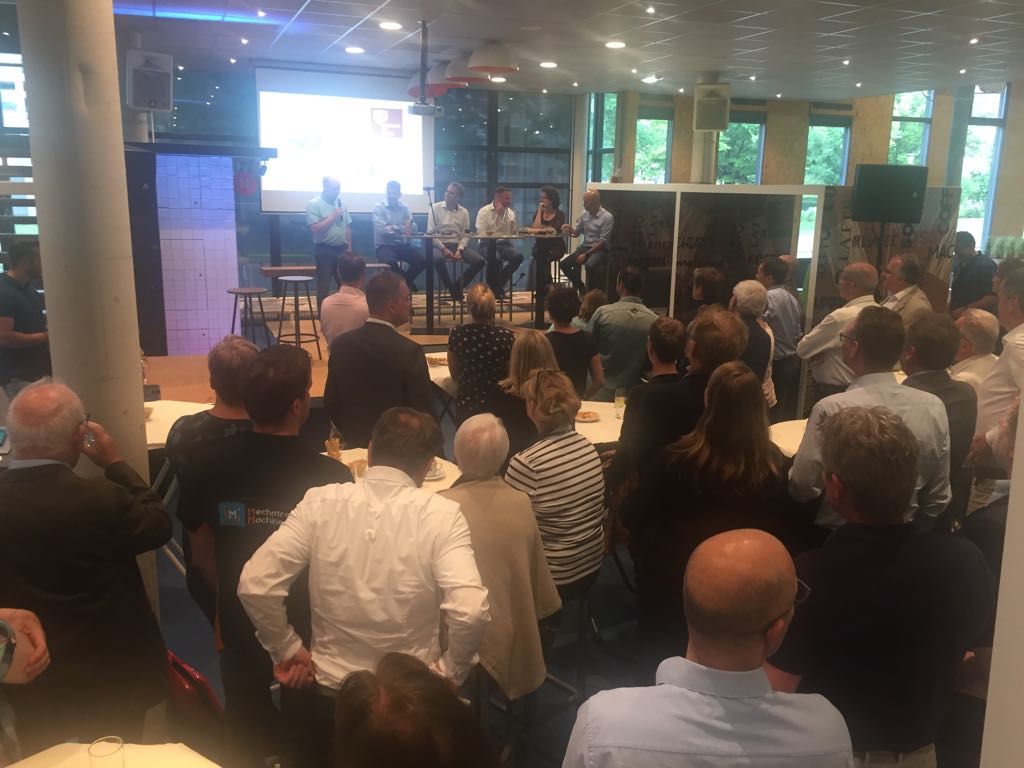 Hoe zorg je ervoor dat er straks nog genoeg vakmannen en -vrouwen zijn? Tijdens het #Ondernemerscafé gisteren hebben we het hier uitgebreid over gehad. Benieuwd wat Wethouder Jos van Bree er over denkt? <a href="/ED_Helmond/">Eindhovens Dagblad</a> heeft er een artikel over geschreven: goo.gl/tkiBFz