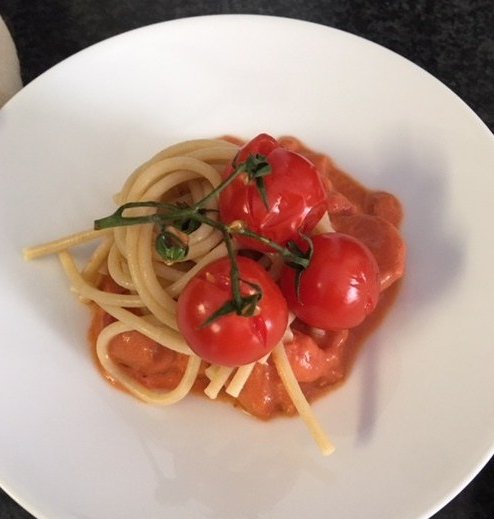 Sonda_M's tweet photo. Rivierkreeftjes in tomaten-roomsaus https://t.co/NVIMAdgmH8 https://t.co/85NyeDCqDp