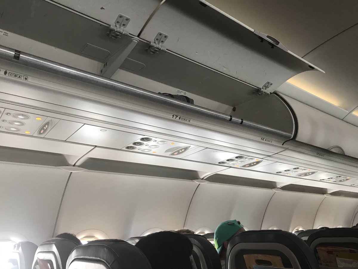 martapiera's tweet photo. Forced to check in luggage in #IB3209 but there is plenty of space free! #Iberiafailed #iberia Next time changing airlines! https://t.co/5jzd3IndV0