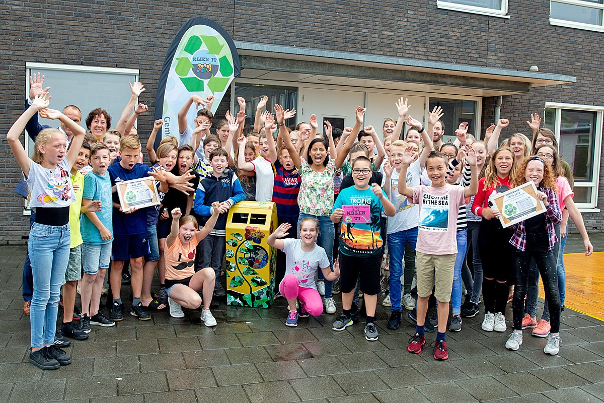 🔴 Minste zwerfvuil rondom Basisschool Silvester-Bernadette en IKC de Bundertjes ontwierp de mooiste prullenbak die binnenkort in het centrum wordt geplaatst 

Zie deweblogvanhelmond.nl/nieuw-helmonds…