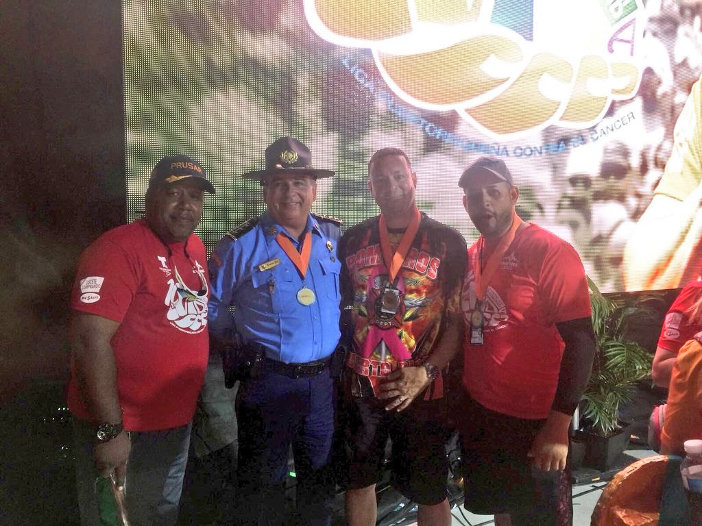 NMEADpr's tweet photo. Felicitamos y agradecemos el esfuerzo de los compañeros del @DSPnoticias que fueron parte de #DaVida2018 con @raymondarrieta. En la foto, personal de @NMEADpr, @PRPDNoticias, @Bomberos_de_PR y @CEMPRESTATAL reciben reconocimiento por parte de los organizadores de la caminata. https://t.co/UzWLrq32Ib
