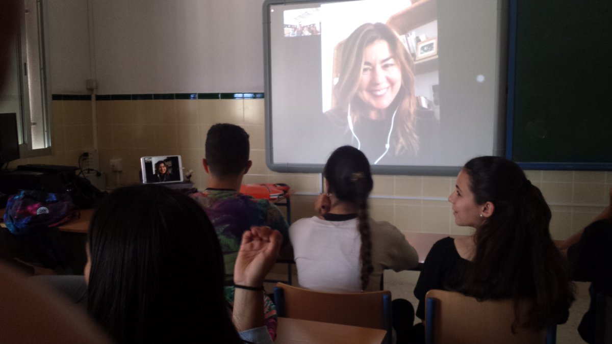 mosqueteraslas4's tweet photo. #EDIAPinturavirtualizada hoy hemos hecho entre toda la clase una entrevista a una artista llamada Esther Regueira https://t.co/HSjPJUA5aV