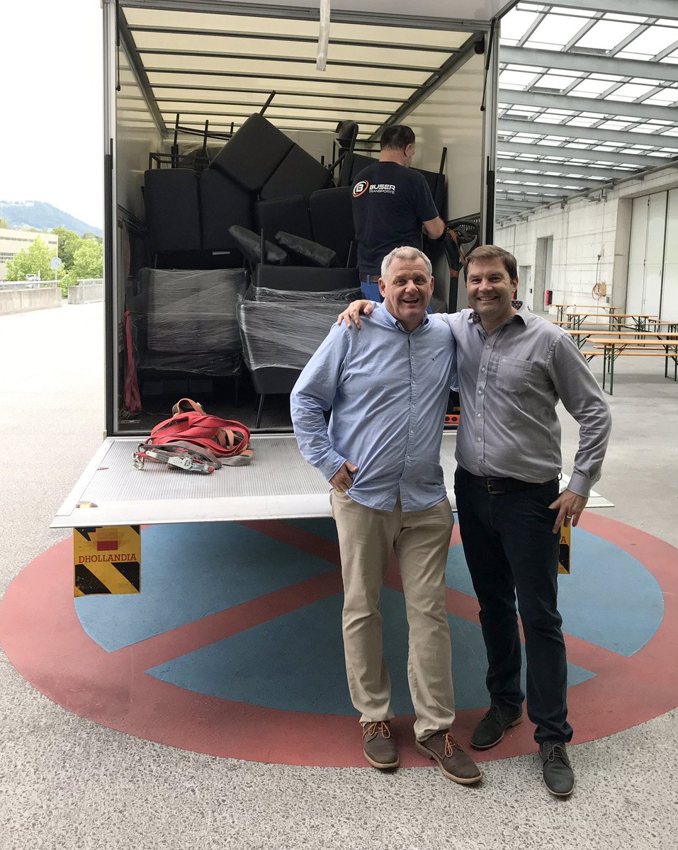 BIZGeo1's tweet photo. Das auf der #Bildungsinsel verwendete Mobiliar kann nämlich nach dem #GEOSummit2018 bei der @sogiosigch / @tvg_ch / geosuisse zum Selbstkostenpreis einfach ausgeliehen werden, Transport und Logistik inklusive :-) https://t.co/YlXAu15v19