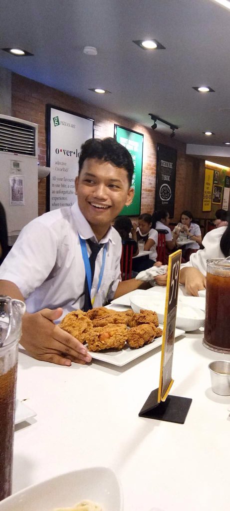 auxbreeeee's tweet photo. HAPPY BIRTHDAY MANA @rmanalese8 hirap manghanap ng pics haha miss ko na yung sigaw mo kahit nakakatakot actually may record ako nung sinisigawan mo kami dun sa mary did you know mga 30 mins ung haba HAHAHA anyway salamat sa lahat ily and enjoy ur day πππ #SaintJosephPabibo https://t.co/jRFpxrtq5b