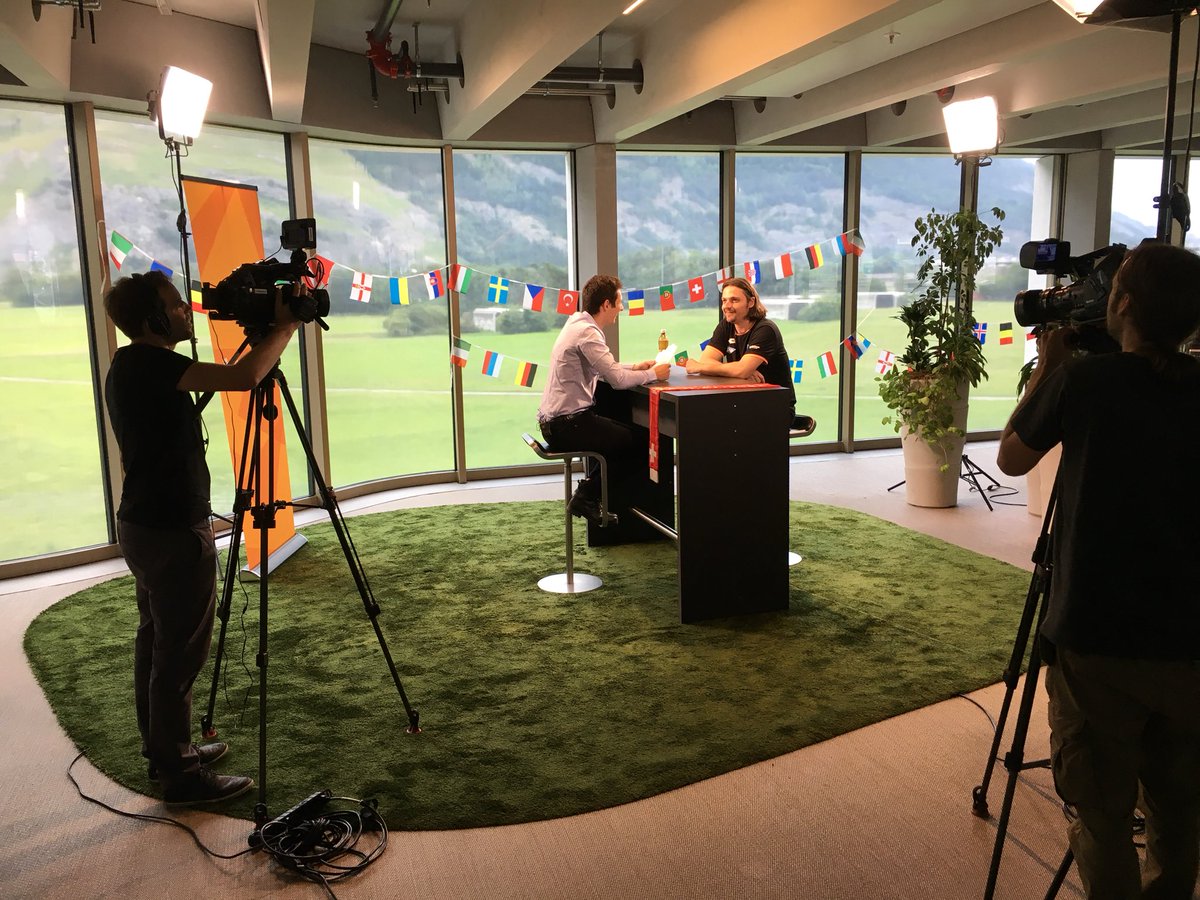 Rene1969Weber's tweet photo. Fussball-Experte Lutz Pfannenstiel im @dobinidahai @suedostschweiz Interview mit Remo Blumenthal im WM-Studio!! https://t.co/TsIuWyNRpz