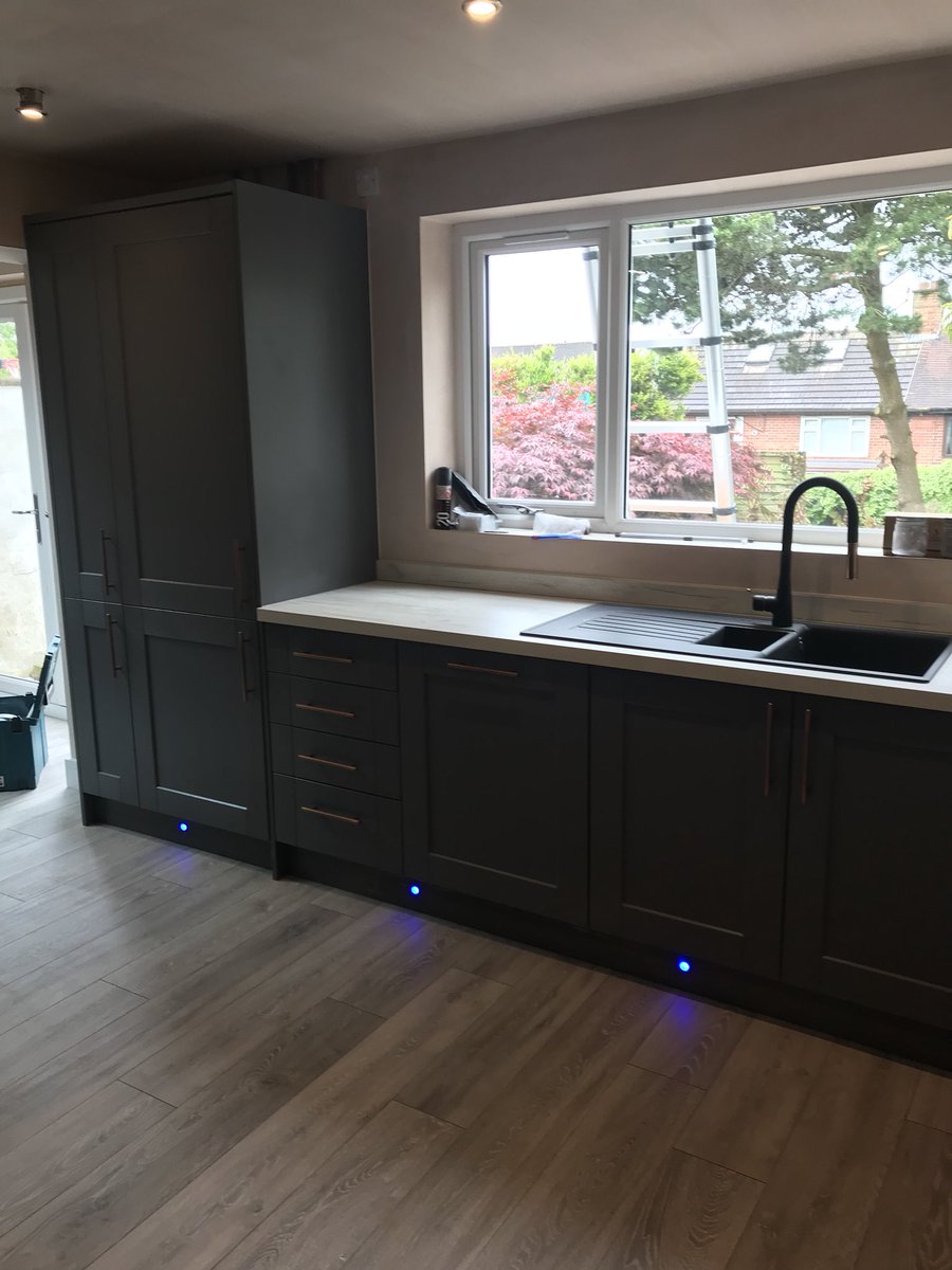 mwcltd's tweet image. Single storey extension and extended kitchen/dining area @ Sanford Hill , Stoke-on-Trent #howdens #graphitegrey #kitchen #quality #design #build