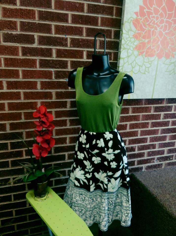GailKincade's tweet photo. 25% off all regular priced accessories.  Now through Monday.  Jewelry, purses and shoes...oh my! https://t.co/uVoA0C8f8M https://t.co/Y2WJUHDKEK