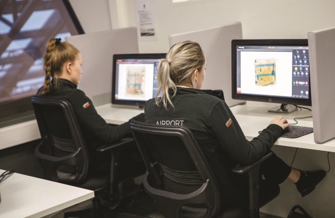 Vanderlande's tweet photo. What happens if you connect 2 Finnish #Airports, located 600 km apart, via WAN and then start screening #baggage remotely with 1 screening team? Find the outcome here: https://t.co/yJAC7KnpkQ #remotescreening https://t.co/BvzFnCk7uF