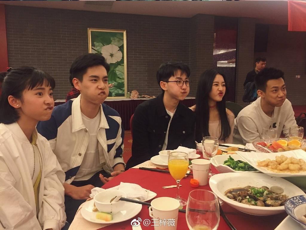 ALSB_Martin's tweet photo. Thank your for the love and support mga ka-squad. Salamat sa mga co-rp ko na mga kasama ko. Salamat kase nakasama ako sa alsb sobrang thankful ako kela Ken Jiang, Zoey Chen, Ryan Lu, Amber Lin, Liam Wu, Carol Qiao, May Li kay Doc Li and sa teachers namin. Keep supporting us. https://t.co/oav8LivT3I