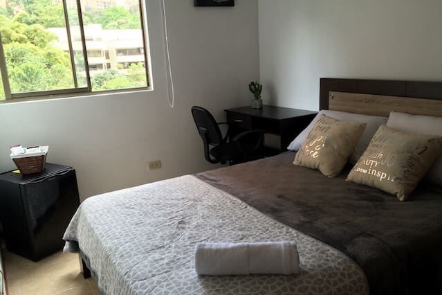 Risto07's tweet photo. Hier ist mein @airbnb Inserat in Medellín! https://t.co/Fs4FcVdZzw https://t.co/ffvfg4va0J