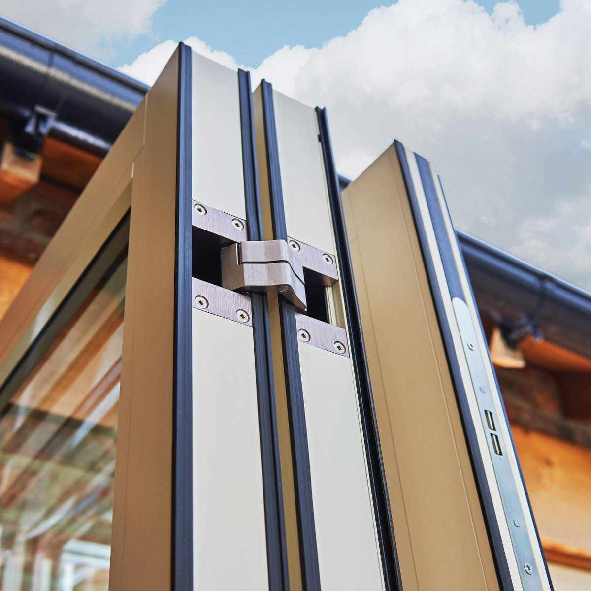 Did you know... that our concealed hinge used on our Integrated Folding Doors is manufactured in extruded aluminum with multi-pivot points? This allows the hinges on the foldings panels to conceal themselves within the edge of the stile.