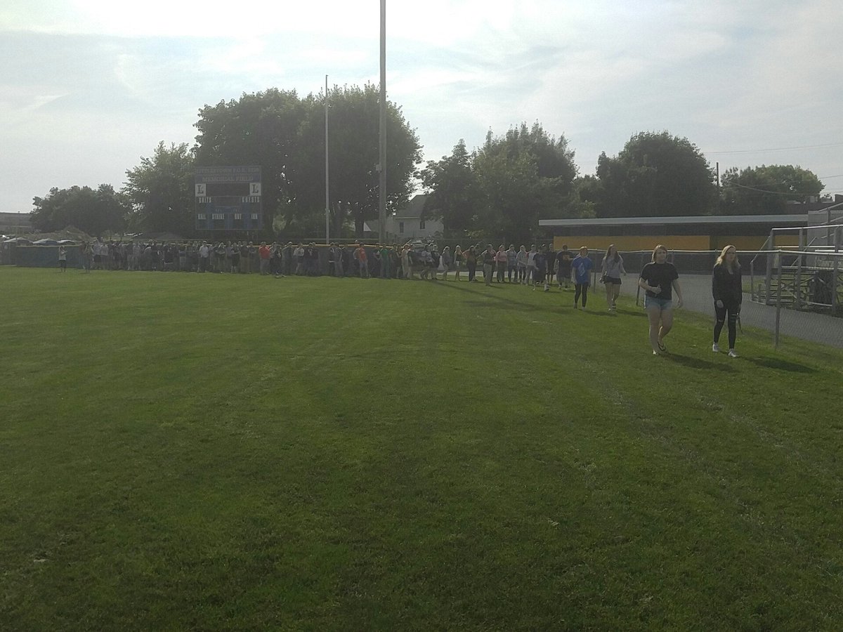 Ltownschools's tweet photo. LHS Graduation Practice https://t.co/9WEIKQIO6W