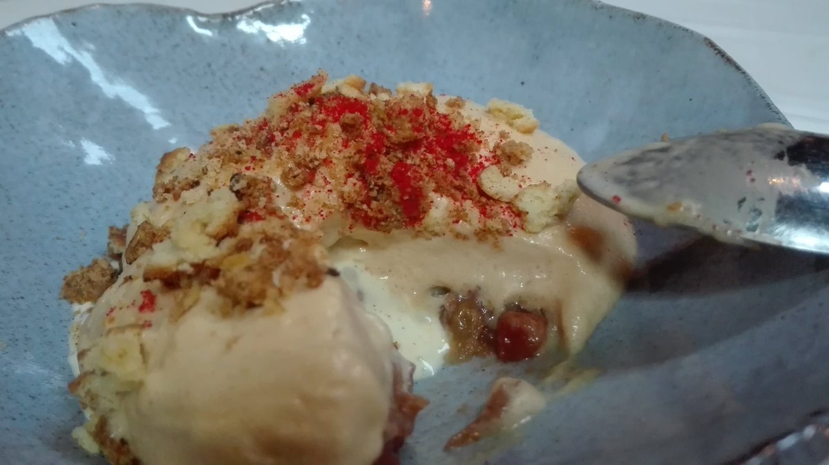 ILoveFoodiesCT's tweet photo. The Rhubarb Crumble!! Hazelnut foam, pine nut ice cream and rusk and shortbread crumble... happiness at @ShortmarketClub!! #prixfixelunchMenu https://t.co/jSWGbWXNKr