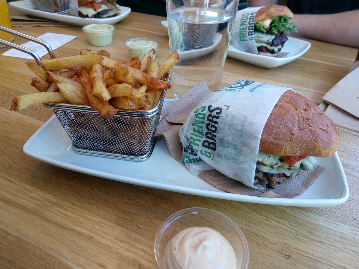 laikalle's tweet photo. Kiitos #friendsandbrgrs Maukas tuottajapäivän burgeri viljelijälle https://t.co/CiI4aON1BN