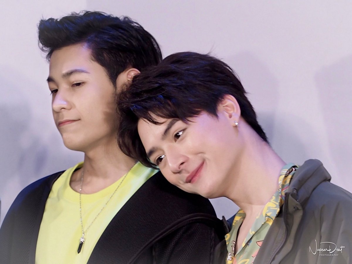 nupear_dent's tweet photo. คือแบบมันจะอะไรขนาดน้านนนน ฮึ 😏😏😏
#AISXIAOMISelfieDay
#SingtoPrachaya #KristPerawat https://t.co/MUhZ43oSaQ