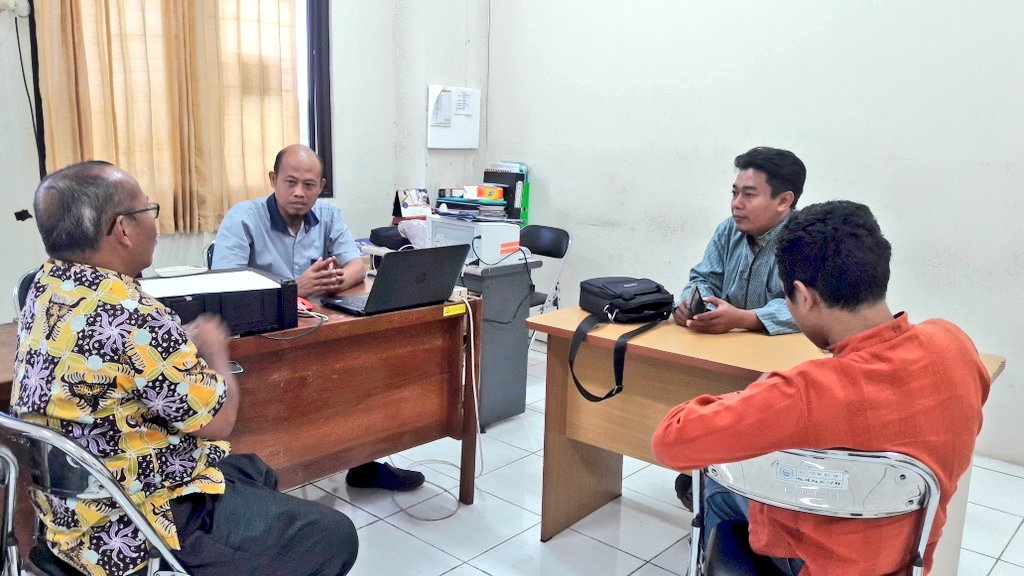 Iskandar__NH's tweet photo. Jelang Cuti Lebaran Koordinasi dengan Kepala Dinas PMD lamongan #tppilamongan meski secara Hari kerja Cuti,  tapi Kerja Informal &amp; Non Formal Koordinasi Sosialisasi/Desseminasi ke Tokoh_2 Masy &amp; Stakeholder Desa ttg PEMBANGGUNAN dari #ManfaatDanaDesa 

@EkoSandjojo @DewantoAndry https://t.co/RGGaN4VlFV