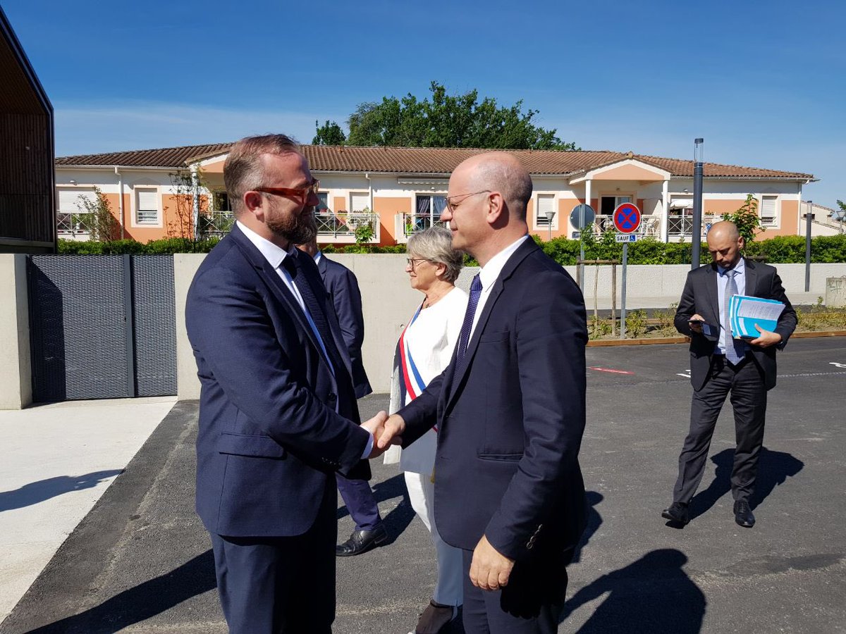 ItierCh's tweet photo. Déplacement à #Toulouse aux côtés de @EPhilippePM et @jmblanquer pour recevoir un rapport sur la #vieassociative et visiter #lesgranges de Saint-Jean https://t.co/znUaWBjATc
