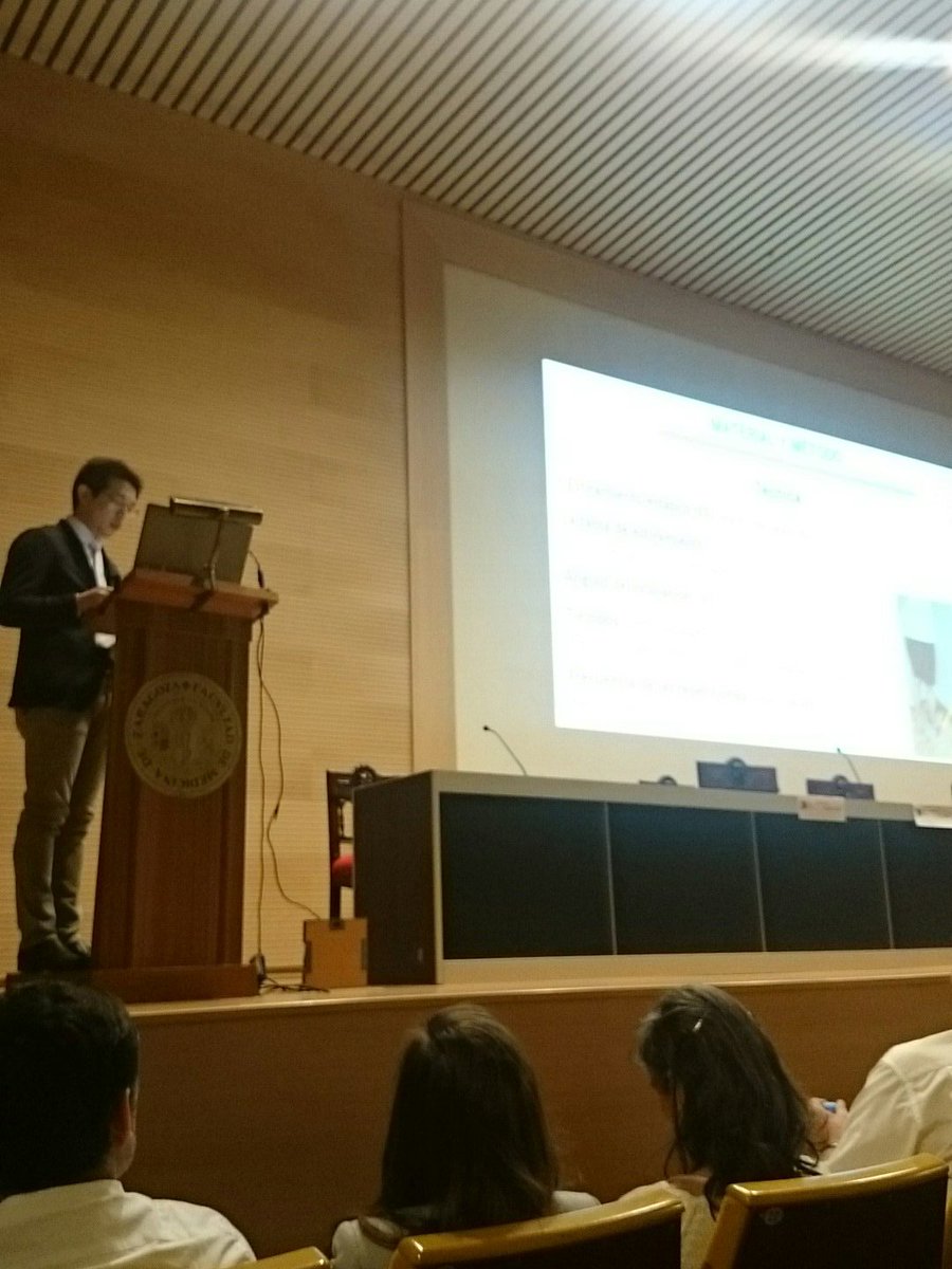 OMTSpain's tweet photo. Tatshuya (Japón) habla de técnicas de fibrolisis y estiramiento en gastrocnemio #IIICONGRESOOMT #20yearsofomt https://t.co/kWTIYzobqe