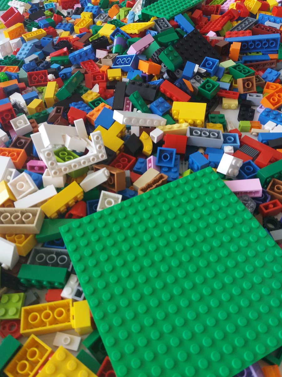 devcampIT's tweet photo. So viele Steine,so viele Ideen!
Lego Srum Workshop 👌
#devcamp18 ❤
#karlsruhe #weplaytech #it https://t.co/2dWqx5MQxU
