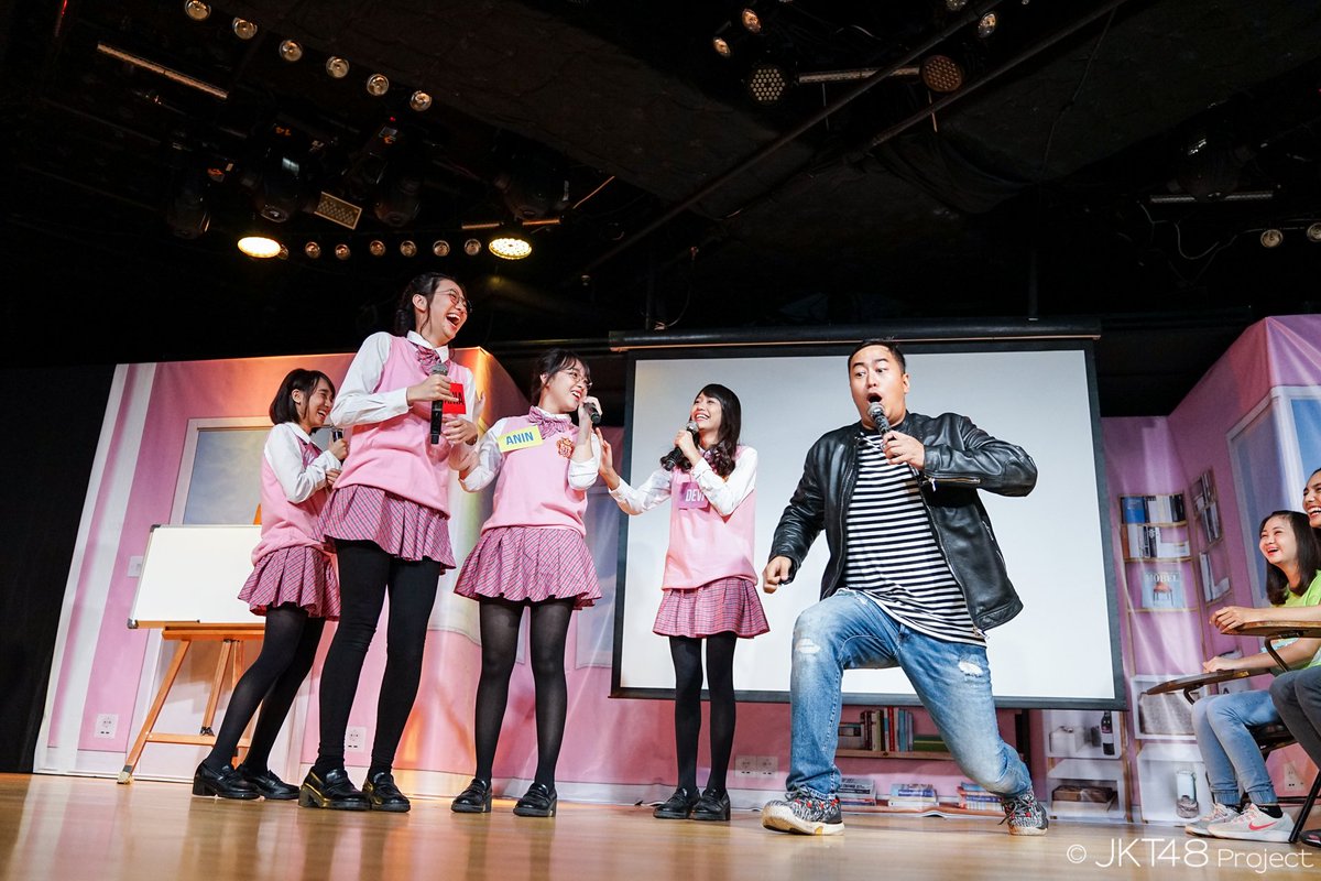 Terima kasih bagi kalian yang sudah hadir di JKT48 School dan pak guru <a href="/pandji/">Pandji Pragiwaksono</a> yang sudah mengajar. Seru sekali ya kemarin!
#JKT48School