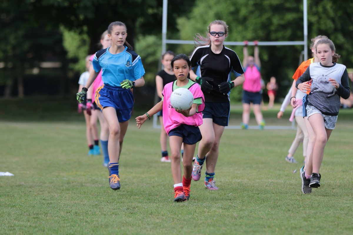 dublinladiesg's tweet photo. Some fantastic images captured from last night's @PeilOg_AC session in Herbert Park with @ranelaghgaels wonderful to have both the Brendan Martin &amp; NFL cups in attendance, to view more images pop along to our Facebook page #PeilÓg #ClubisFamily #DLGFADevelopment https://t.co/VdXv5QvDM4