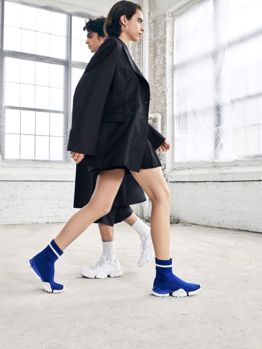 fashionsnap's tweet photo. 1990年代のランニングシューズに使用されたテクノロジーを採用。リーボックが新作「ランR 96」を発売
https://t.co/adnLN2xhBh
#Reebok #RUNR96 https://t.co/QPICZDNifa
