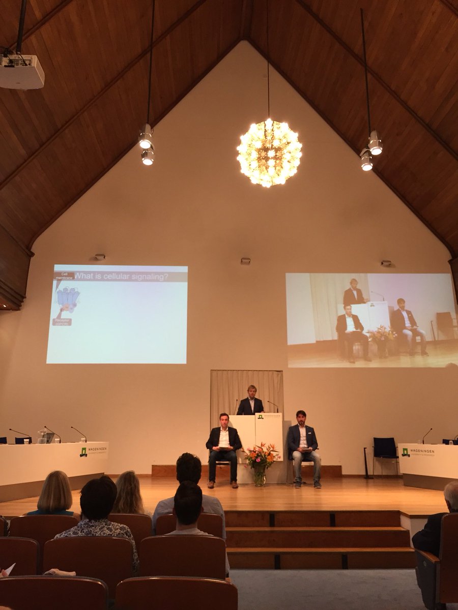 MFSeidl's tweet photo. Today PhD defense @johandehoogen on dissecting signaling in Phytophthora @francine_govers #wur_phyto @WUR #gojohan!!! https://t.co/uoWc0nqpkb