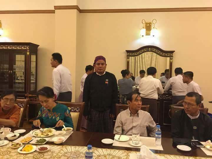 Xo cute,Myanmar's first lady is cleaning 😋😋😋😋😋😋